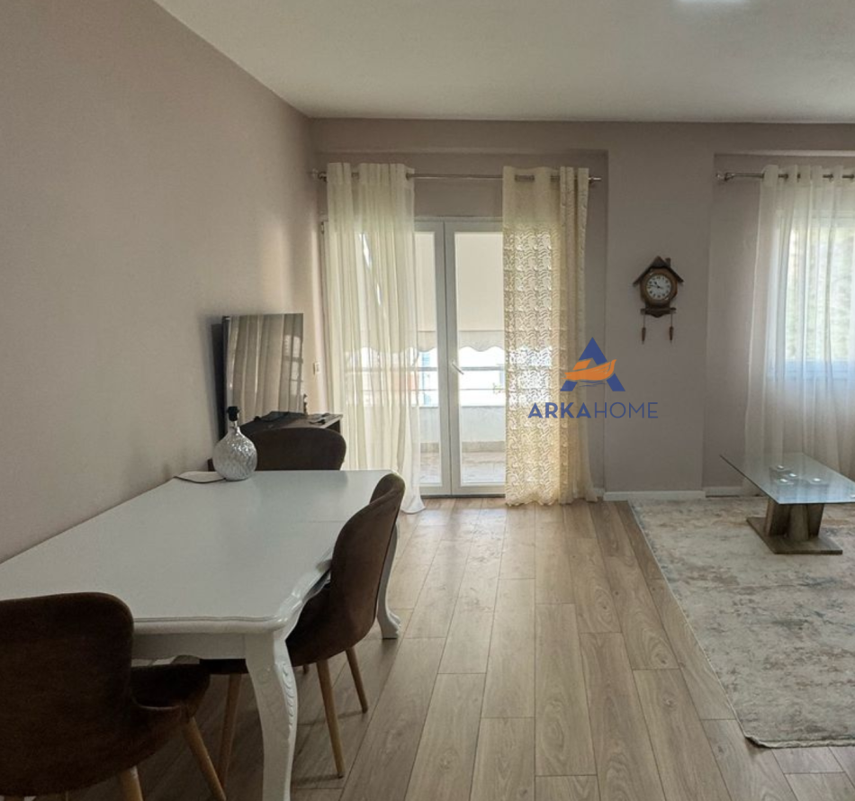 Tirane, jepet me qera apartament 2+1 Kati 4, 100 m² 400 € (NE FRESK)