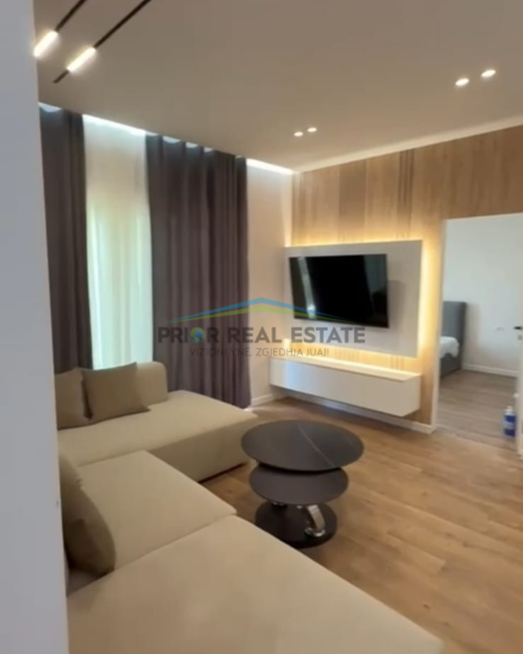 Tirane, jepet me qera apartament 2+1 Kati 9, 1.200 € (Zogu i Zi)