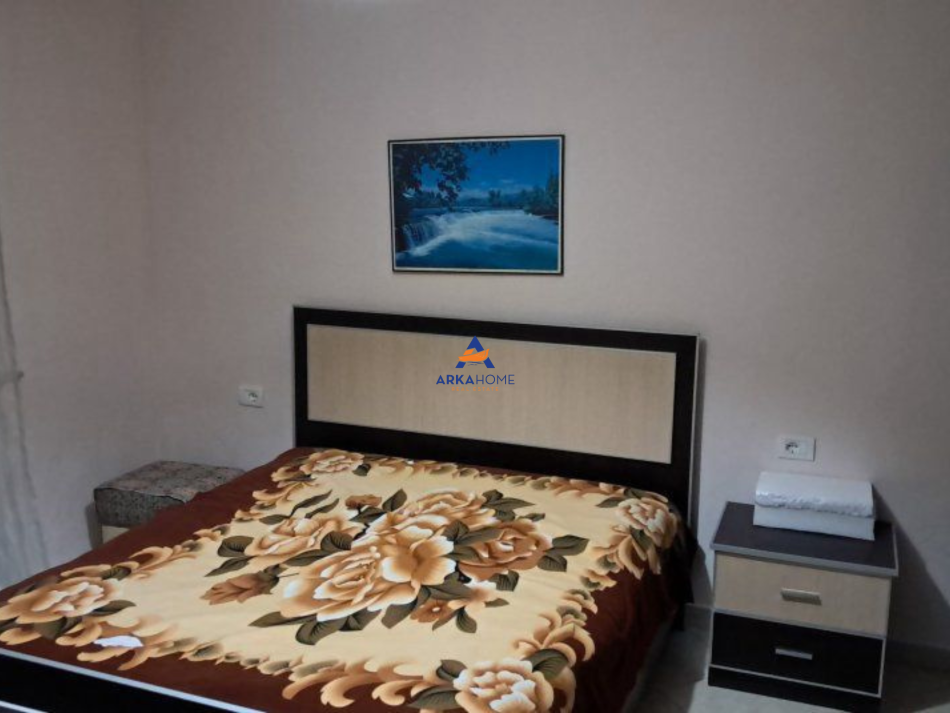 Tirane, jepet me qera apartament 2+1+Ballkon Kati 2, 55 m² 500 € (koco glozheni , brryl)