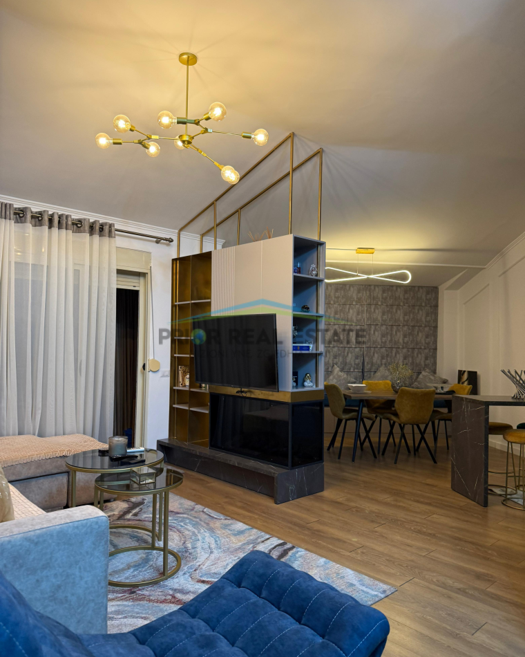 Tirane, jepet me qera apartament 1+1+Ballkon Kati 3, 65 m² 600 € (Teleferik)