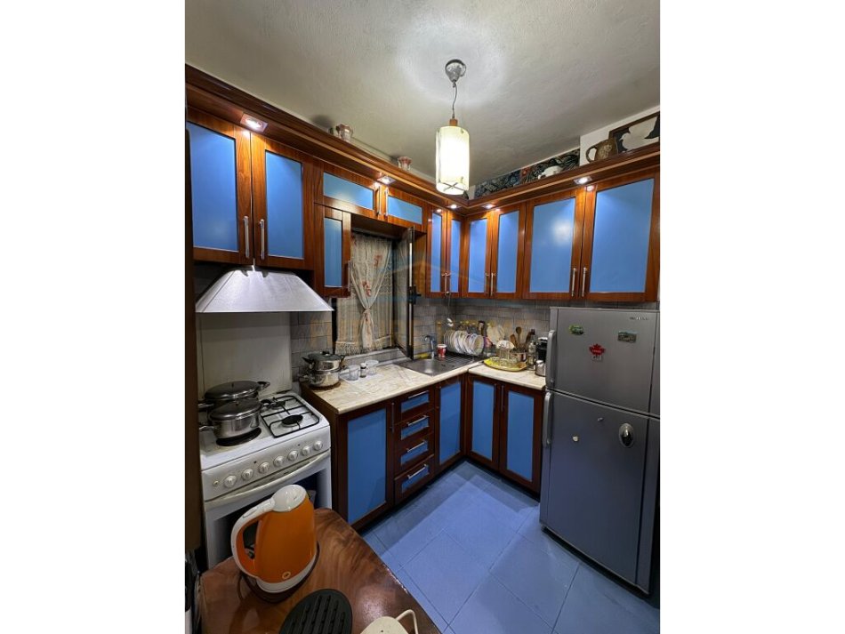 Tirane, shitet apartament 1+1+Ballkon Kati 1, 57 m² 90.000 € (At Zef Valentini, Laprake)