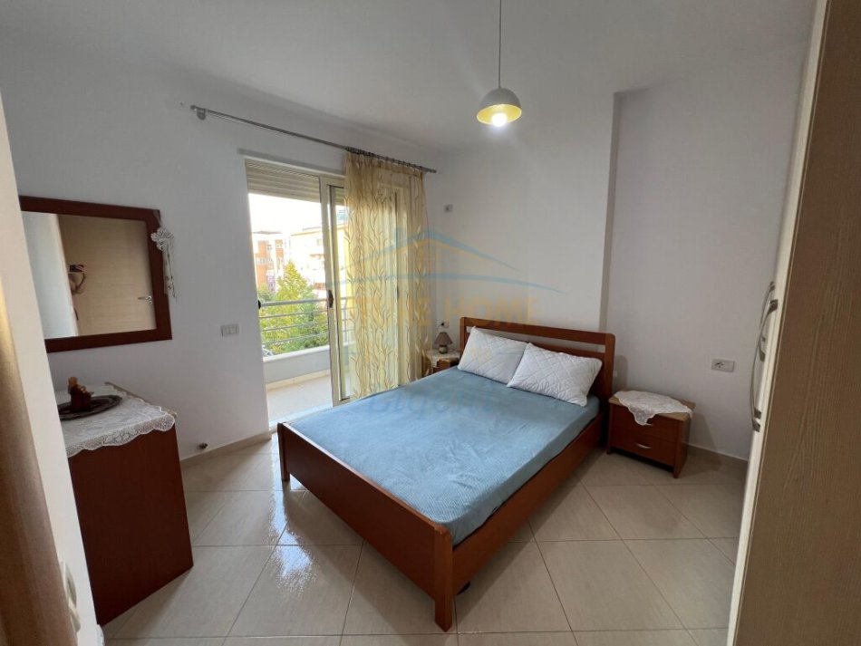 Tirane, jepet me qera apartament 2+1+Ballkon Kati 4, 88 m² 600 € (Rruga Peti 3, Sauk)