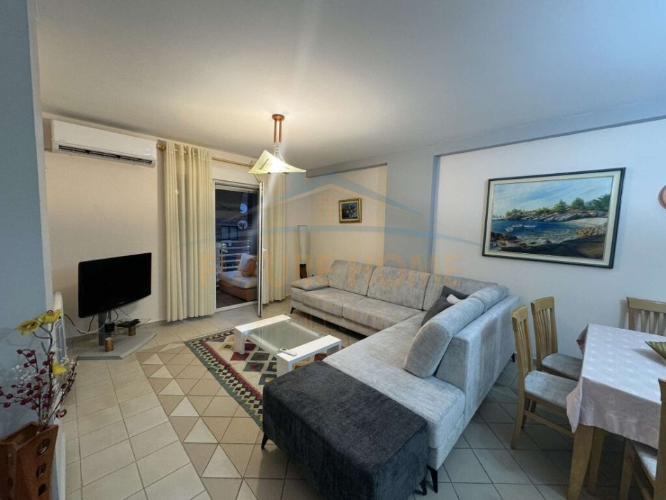 Tirane, jepet me qera apartament 2+1+Ballkon Kati 3, 112 m² 700 € (Mozaiku, 21 Dhjetori)