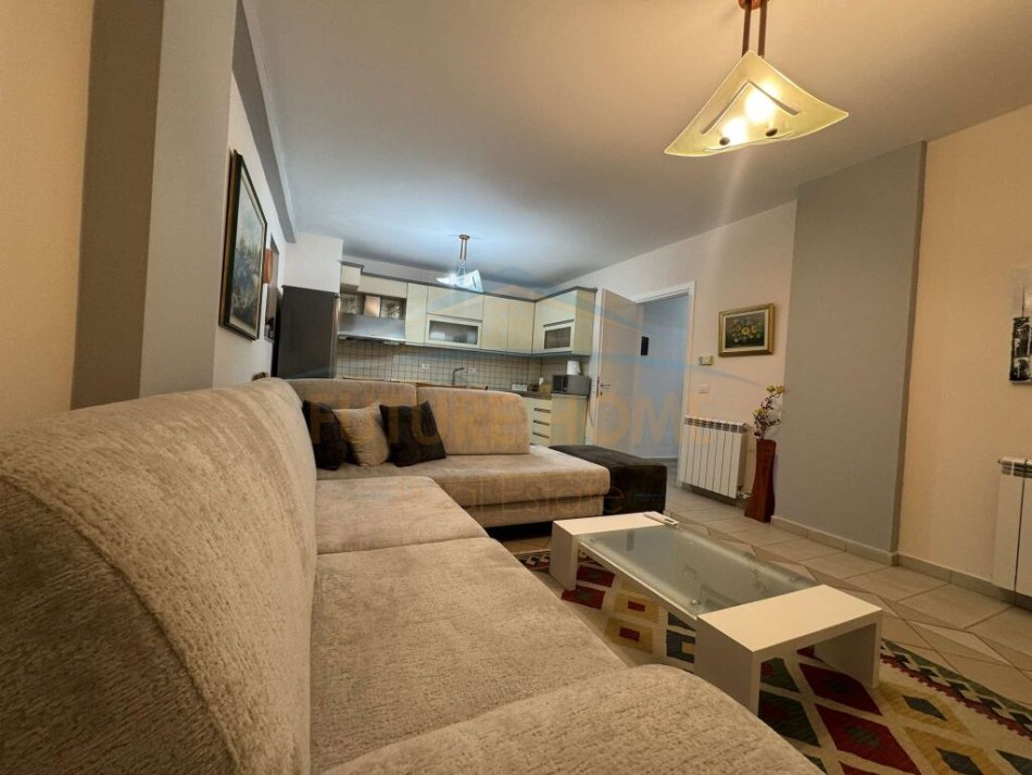 Tirane, jepet me qera apartament 2+1 Kati 3, 112 m² 700 € (21 Dhjetori)