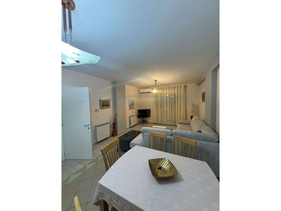 Tirane, jepet me qera apartament 2+1+Ballkon Kati 3, 112 m² 700 € (Mozaiku, 21 Dhjetori)