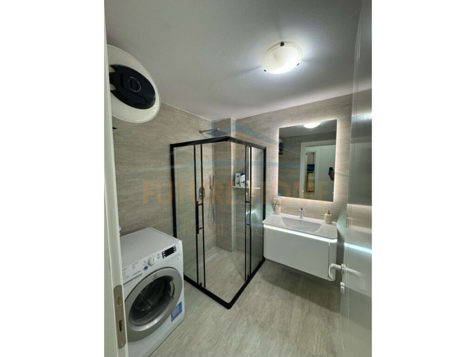 Tirane, jepet me qera apartament 2+1+Ballkon Kati 3, 112 m² 700 € (Mozaiku, 21 Dhjetori)