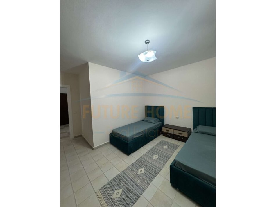 Tirane, jepet me qera apartament 2+1+Ballkon Kati 3, 112 m² 700 € (Mozaiku, 21 Dhjetori)
