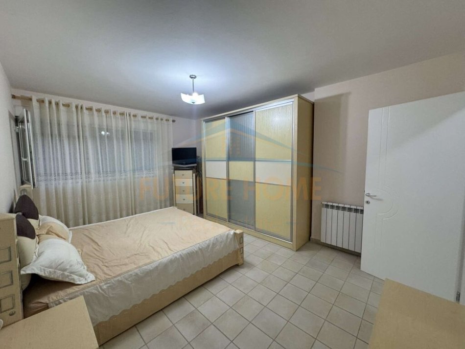 Tirane, jepet me qera apartament 2+1+Ballkon Kati 3, 112 m² 700 € (Mozaiku, 21 Dhjetori)