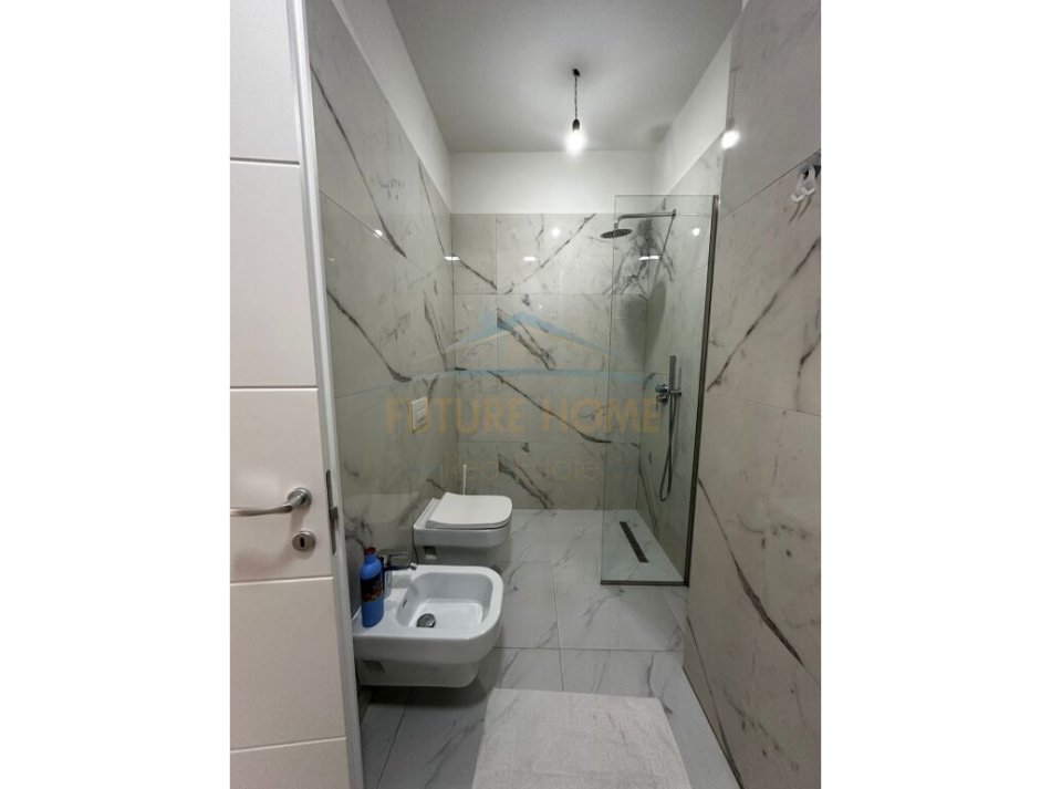 Tirane, jepet me qera apartament 2+1+Aneks+Ballkon Kati 4, 95 m² 1.500 € (Rruga e Kosovareve)