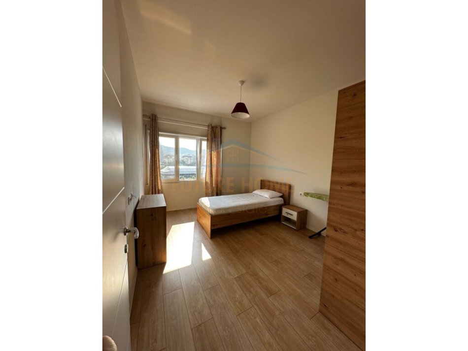 Tirane, jepet me qera apartament 2+1+Aneks+Ballkon Kati 4, 95 m² 1.500 € (Rruga e Kosovareve)