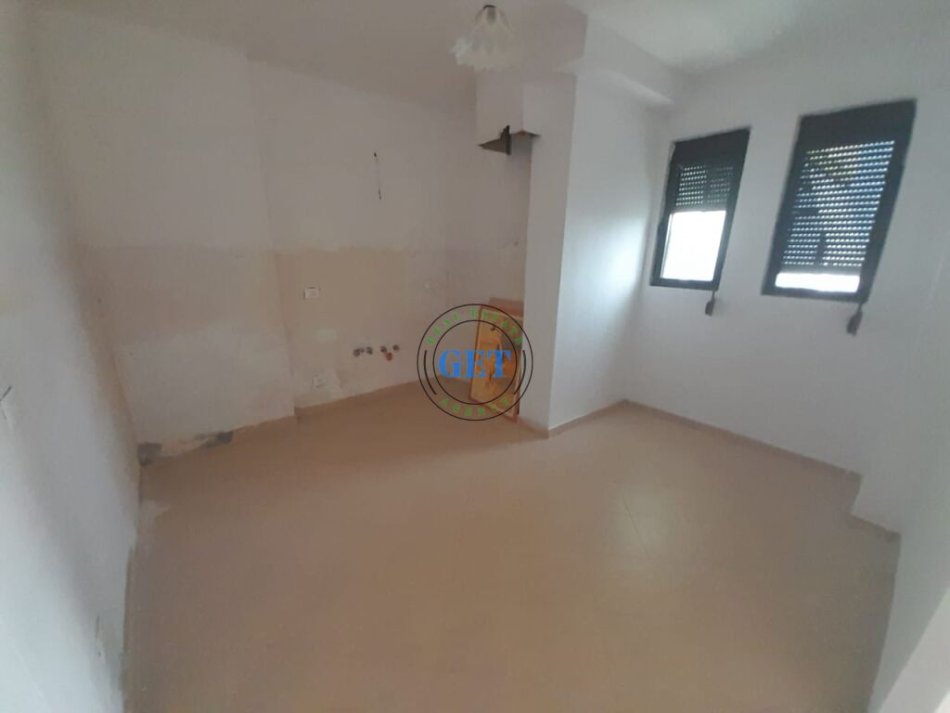 Durres, shitet apartament 2+1+Ballkon Kati 9, 105 m² 90,000 € (Ish Rajoni i Policise)
