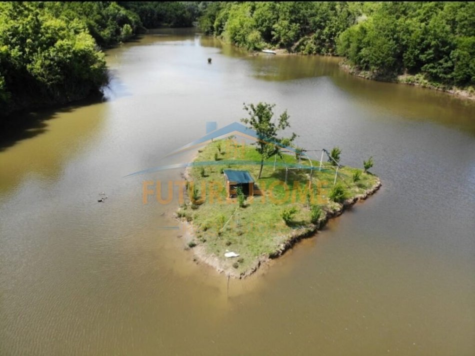Durres, shitet Ferme per Agroturizem, 18.000 m² (Gjiri Lalzit)