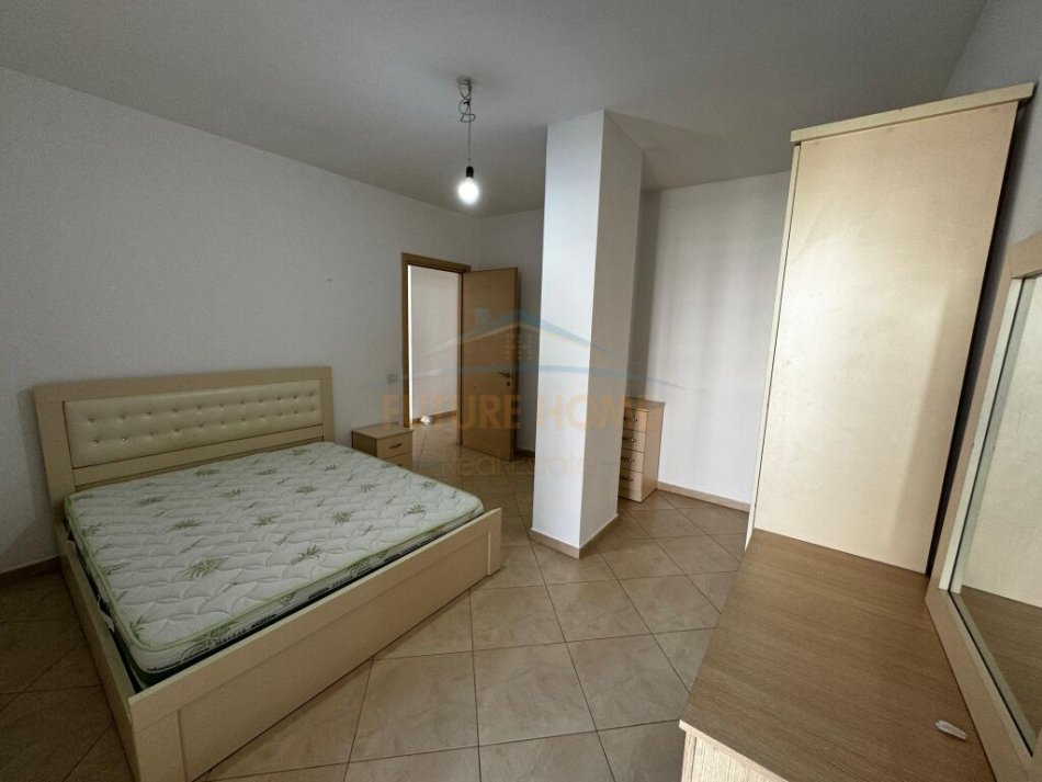 Tirane, shitet apartament 2+1+Ballkon Kati 5, 96 m² 140.000 € (UNAZA E RE)