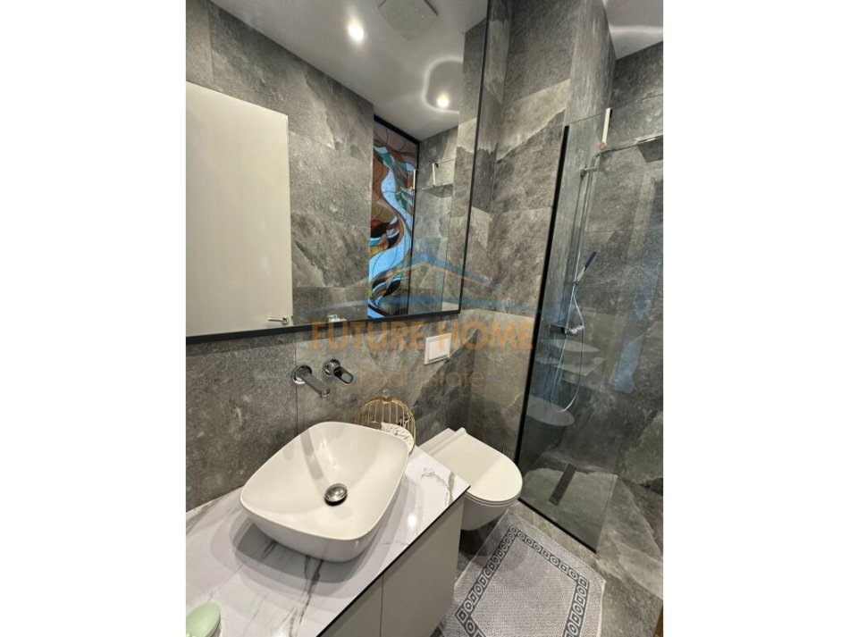 Tirane, jepet me qera apartament 2+1+Aneks+Ballkon Kati 10, 120 m² 1.300 € (RRUGA E KAVAJES)