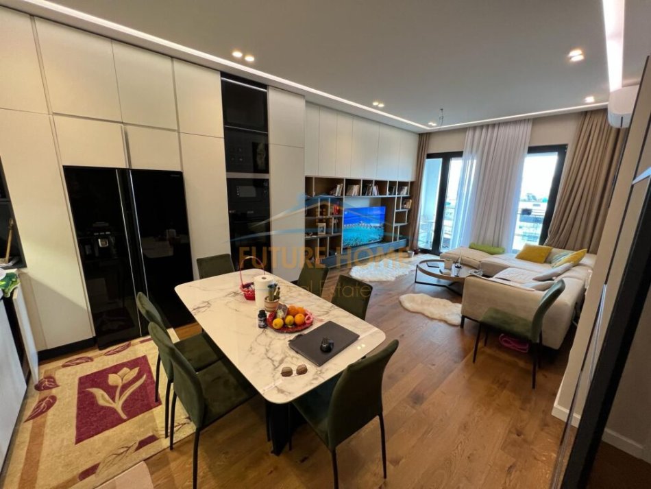 Tirane, jepet me qera apartament 2+1+Aneks+Ballkon Kati 10, 120 m² 1.300 € (RRUGA E KAVAJES)