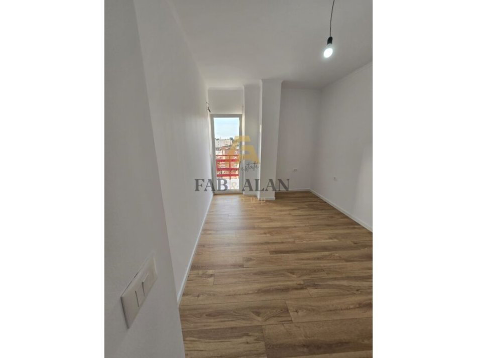 Tirane, shitet apartament 2+1 Kati 5, 75 m² 132.000 € (Xhanfize Keko)