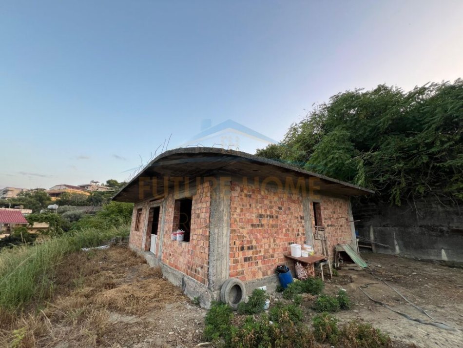 Durres, shitet shtepi 2+1 Kati 0, 500 m² 240.000 € (Vila e zogut, Durres)