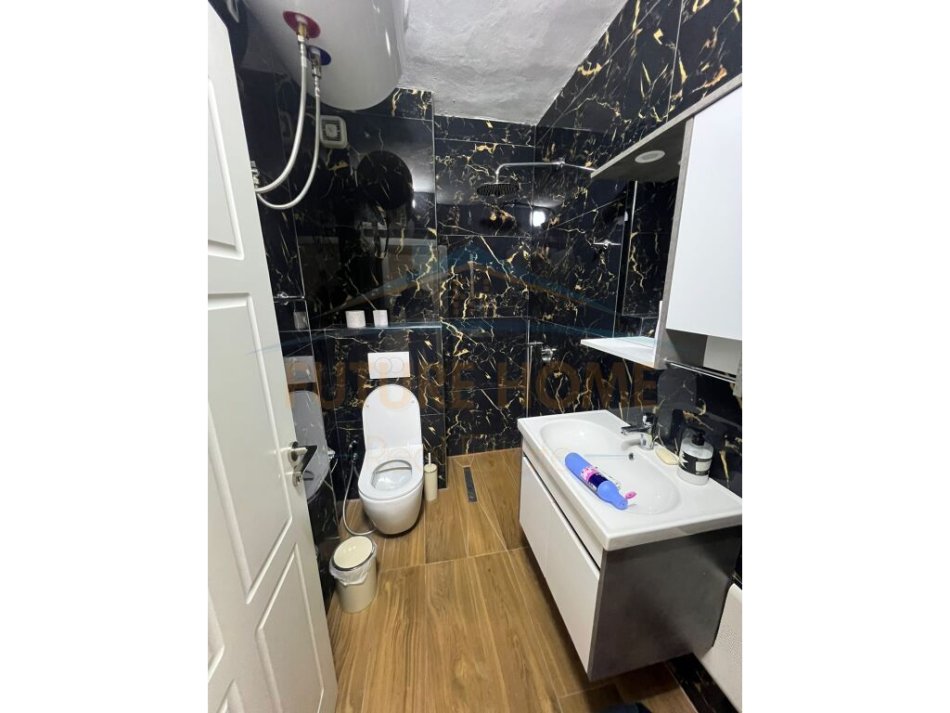 Tirane, jepet me qera apartament 2+1+Ballkon Kati 4, 75 m² 600 € (DRITAN HOXHA)