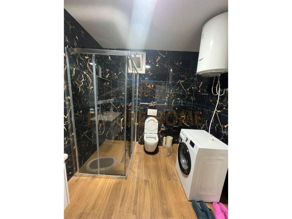 Tirane, jepet me qera apartament 1+1+Ballkon Kati 4, 60 m² 500 € (Dogana)