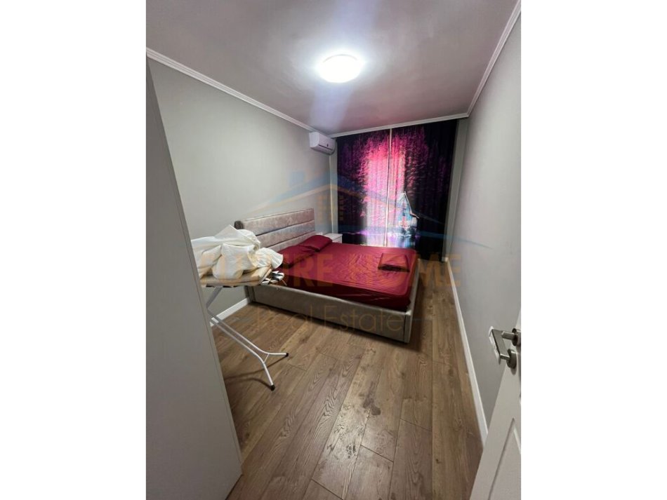 Tirane, jepet me qera apartament 1+1+Ballkon Kati 4, 60 m² 500 € (Dogana)