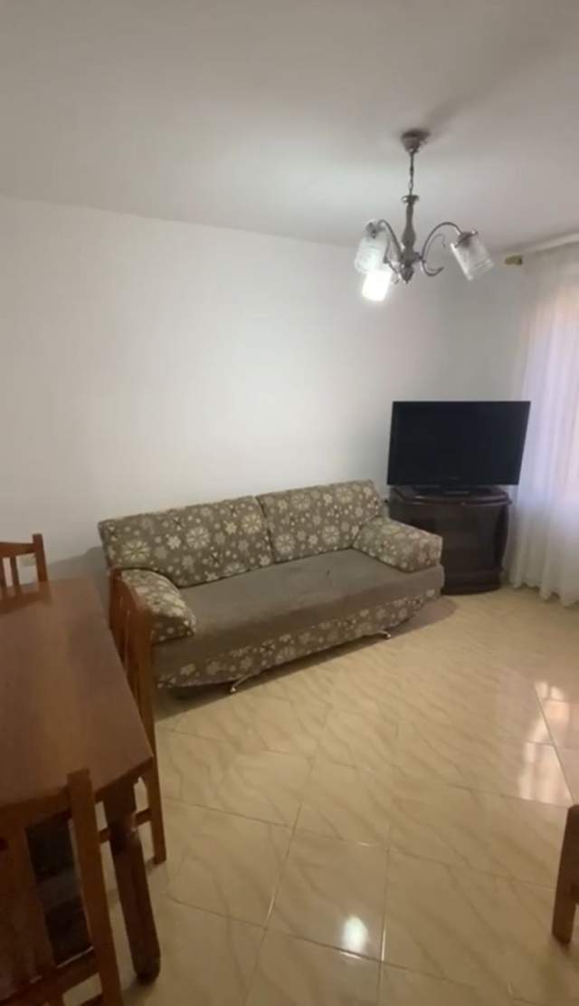 Tirane, jepet me qera apartament 1+1+BLK Kati 1, 60 m² 350 Euro (rruga Riza Cerova)