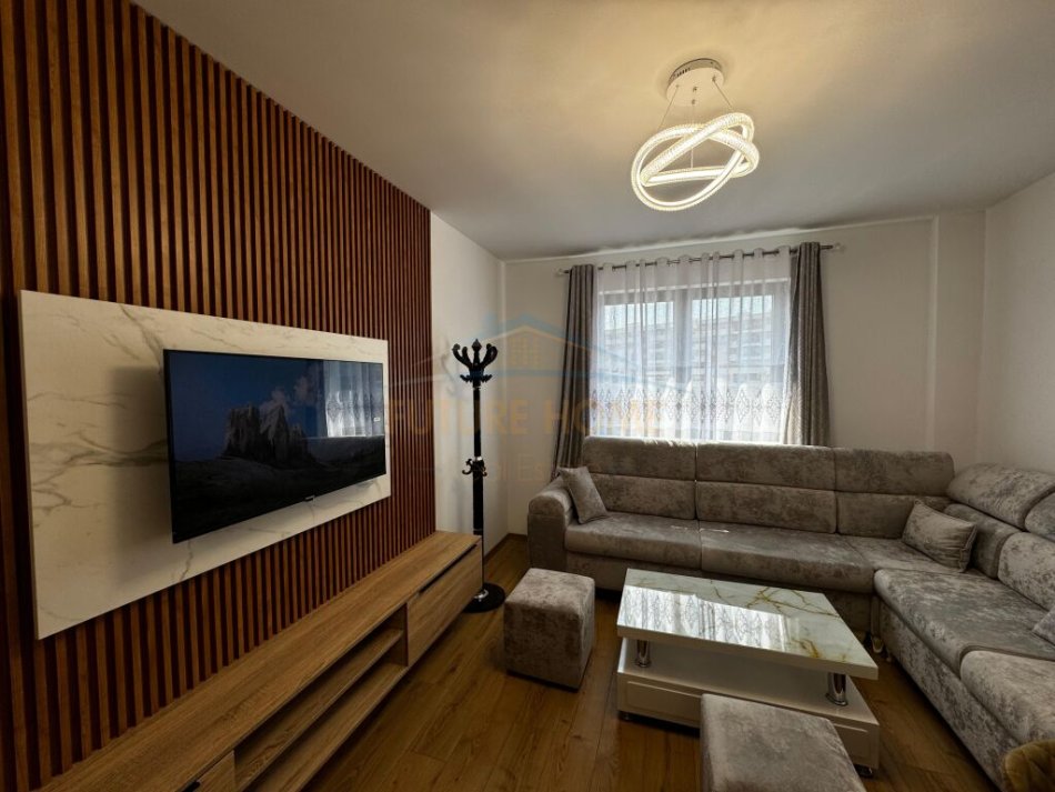 Tirane, jepet me qera apartament 1+1+Ballkon Kati 4, 75 m² 550 € (UNAZA E RE)