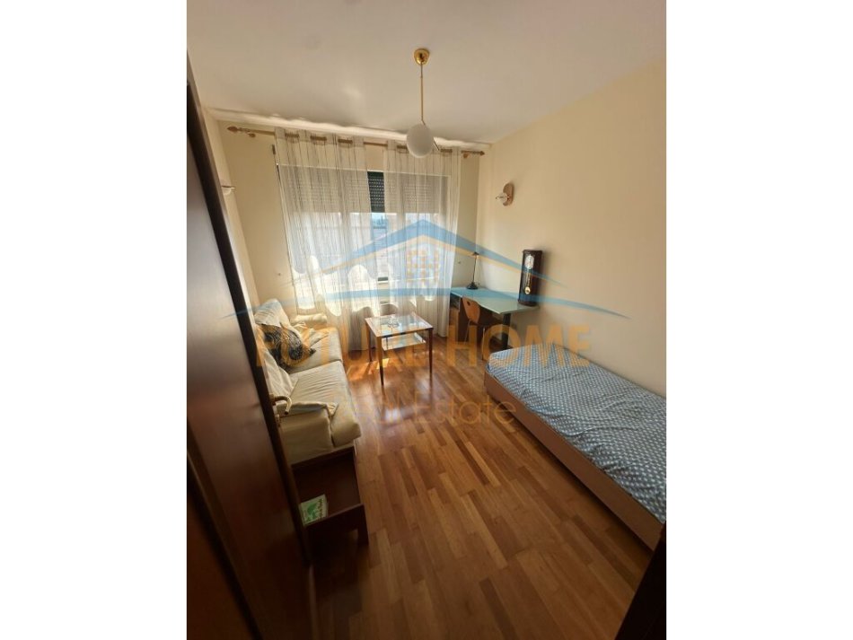 Tirane, jepet me qera apartament 2+1+Ballkon Kati 9, 118 m² 1.250 € (BLLOKU)