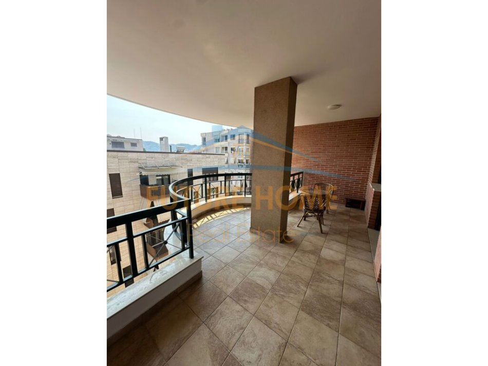 Tirane, jepet me qera apartament 2+1+Ballkon Kati 9, 118 m² 1.250 € (IBRAHIM RUGOVA BLLOK)