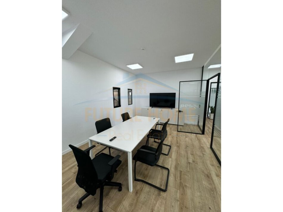 ALF44214 Tirane, jepet me qera zyre Kati 1, 200 m² 1.750 € (kashar)