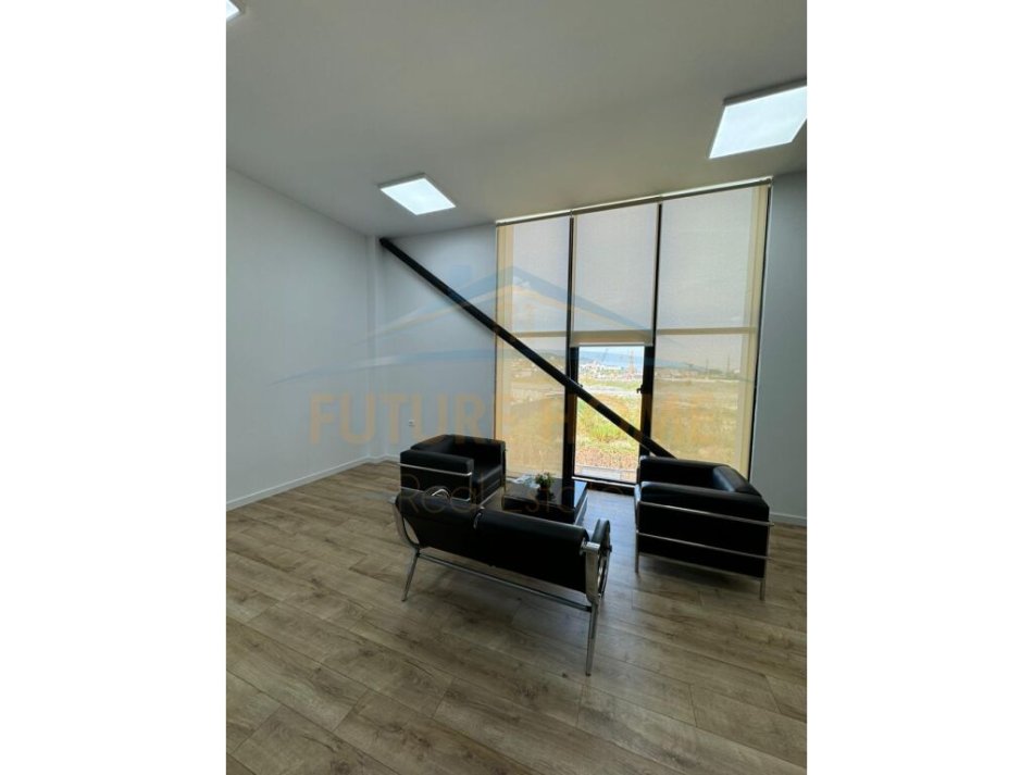 ALF44214 Tirane, jepet me qera zyre Kati 1, 200 m² 1.750 € (kashar)