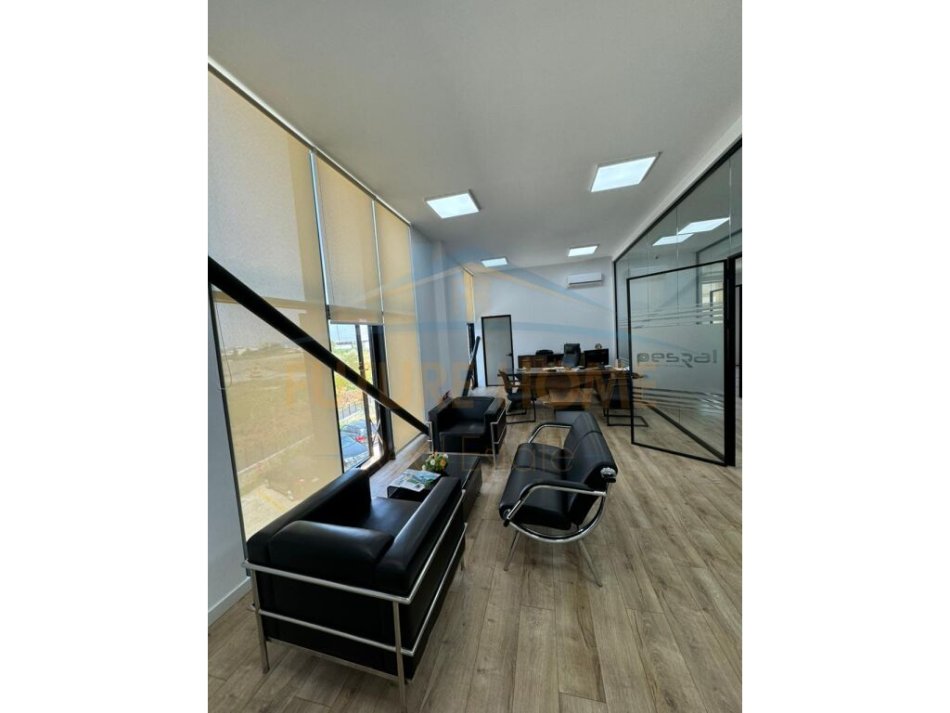 ALF44214 Tirane, jepet me qera zyre Kati 1, 200 m² 1.750 € (kashar)