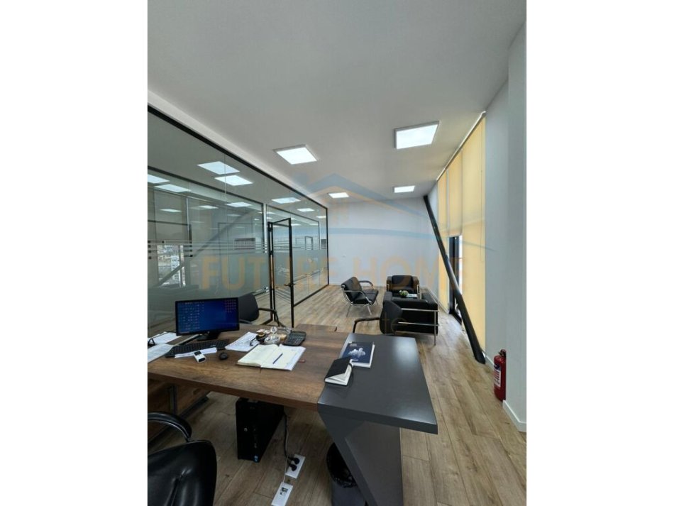 ALF44214 Tirane, jepet me qera zyre Kati 1, 200 m² 1.750 € (kashar)