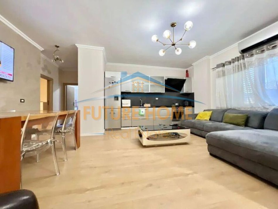 Tirane, jepet me qera 2+1+Ballkon Kati 6, 96 m² 700 € (21 Dhjetori)