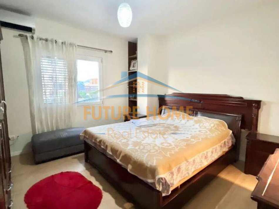 Tirane, jepet me qera apartament 2+1+Ballkon Kati 6, 96 m² 700 € (21 DHJETORI)