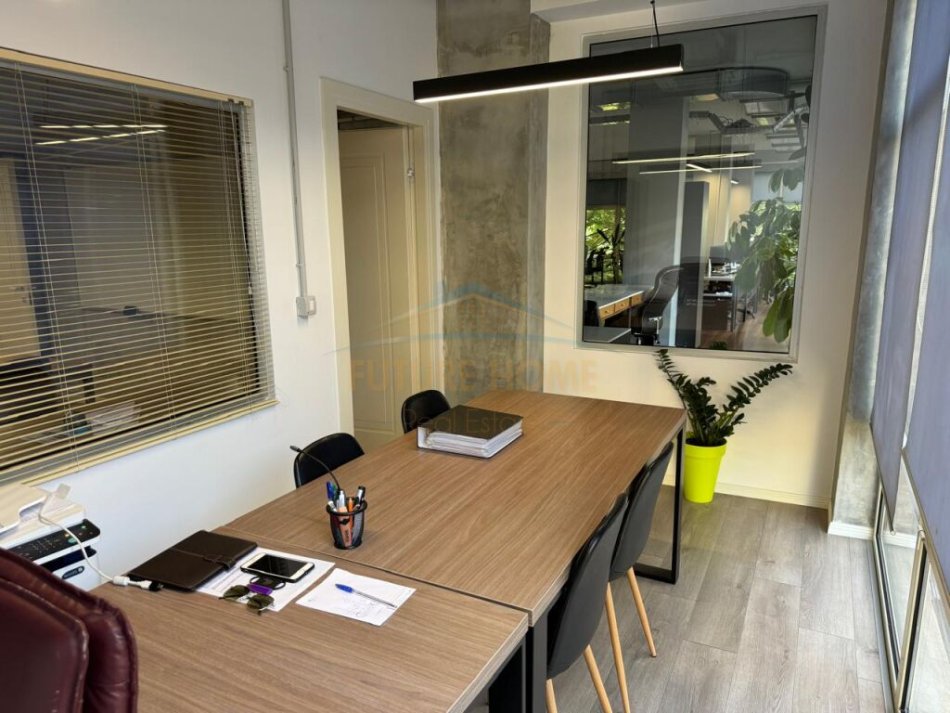 Tirane, shitet ambjent biznesi Kati 1, 514 m² 1.550.000 € (Rruga e Elbasabit)