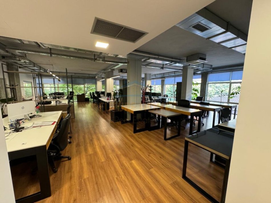 Tirane, shitet ambjent biznesi Kati 1, 514 m² 1.550.000 € (Rruga e Elbasabit)