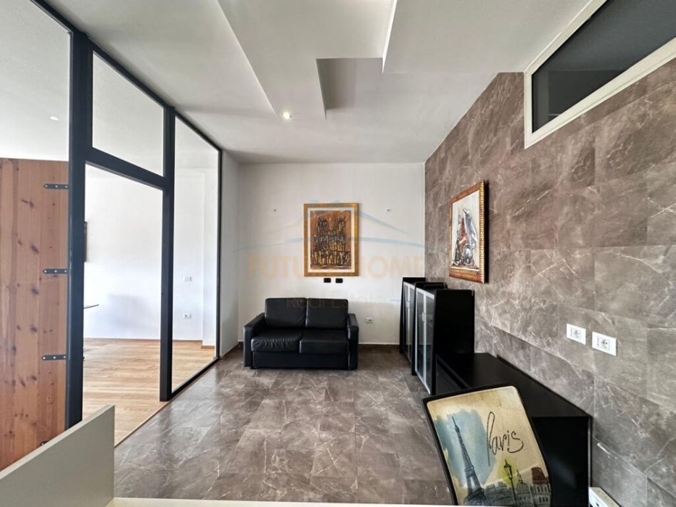 Tirane, jepet me qera ambjent biznesi Kati 4, 132 m² 1.500 € (Garda, Bllok)
