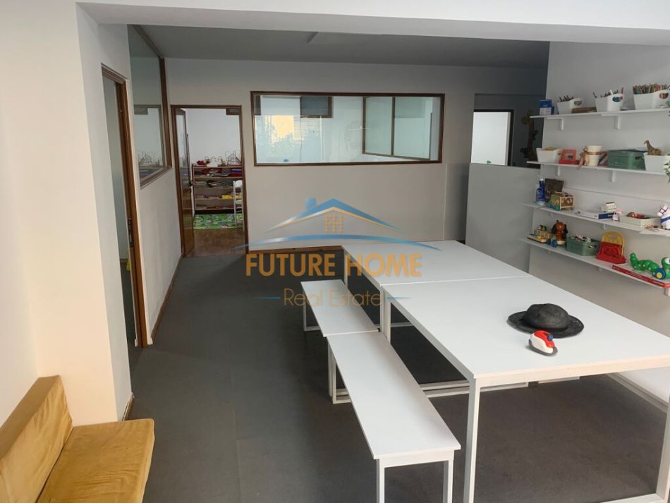 Tirane, jepet me qera ambjent biznesi Kati 0, 120 m² 700 € (Komuna E Parisit)