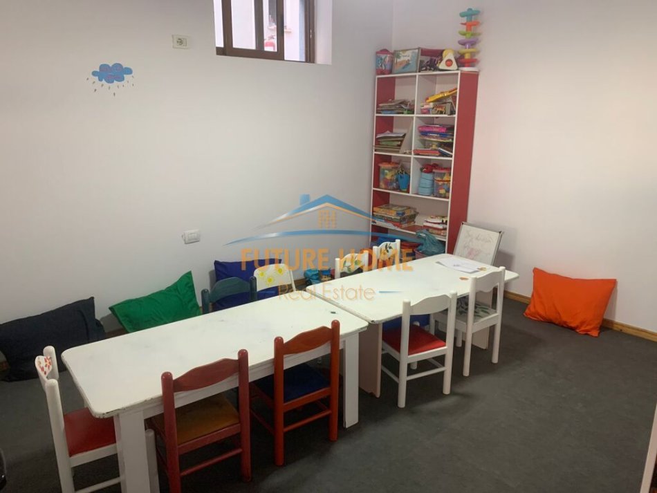 Tirane, jepet me qera ambjent biznesi Kati 0, 120 m² 700 € (Komuna E Parisit)
