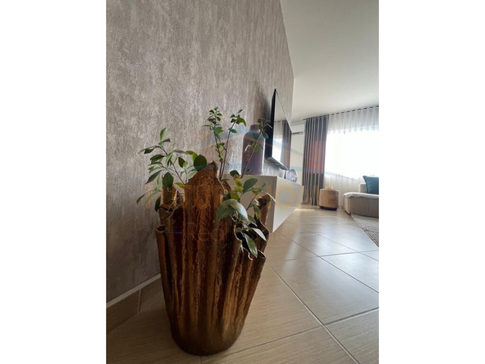 Tirane, shitet apartament 2+1+Ballkon Kati 5, 118 m² 160.000 € (Unaza e Re)