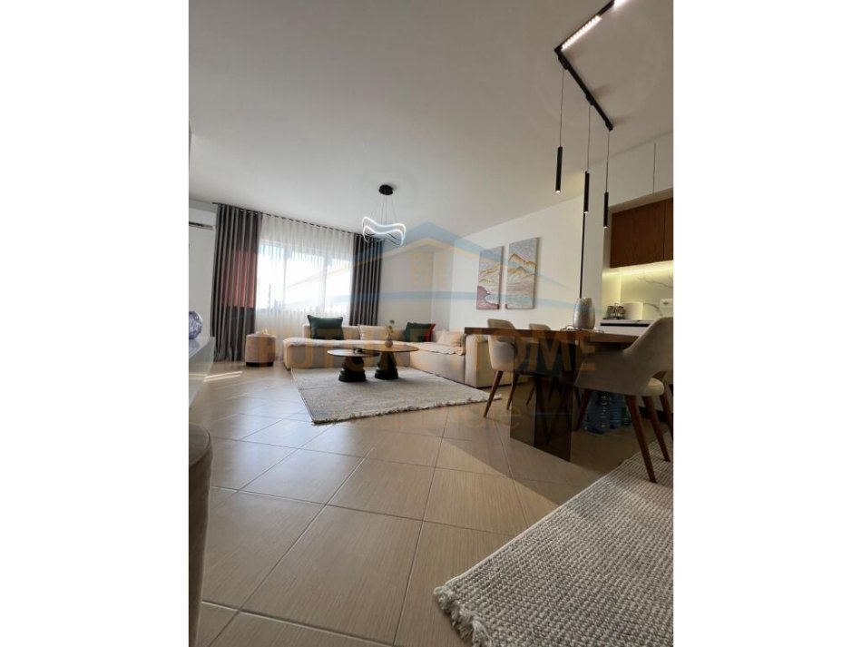 Tirane, shitet apartament 2+1+Ballkon Kati 5, 118 m² 160.000 € (Unaza e Re)