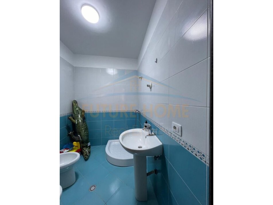 Tirane, shitet apartament 2+1+Ballkon Kati 5, 118 m² 160.000 € (Unaza e Re)