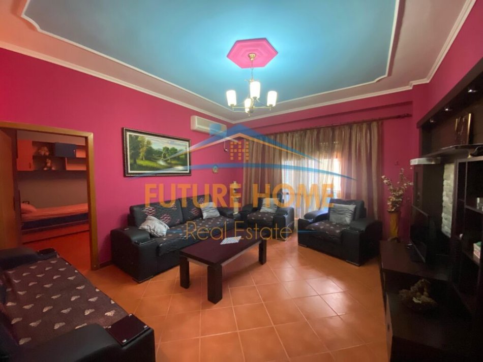 Tirane, shitet apartament 2+1+Ballkon Kati 4, 108 m² 125.000 € (Unaza e Re)
