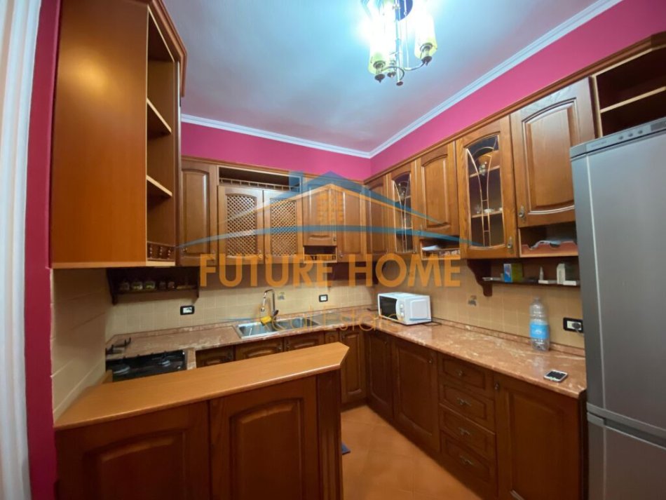 Tirane, shitet apartament 2+1+Ballkon Kati 4, 108 m² 125.000 € (Unaza e Re)