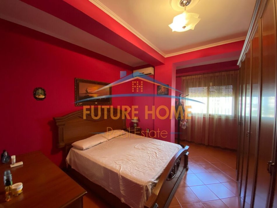 Tirane, shitet apartament 2+1+Ballkon Kati 4, 108 m² 125.000 € (Unaza e Re)
