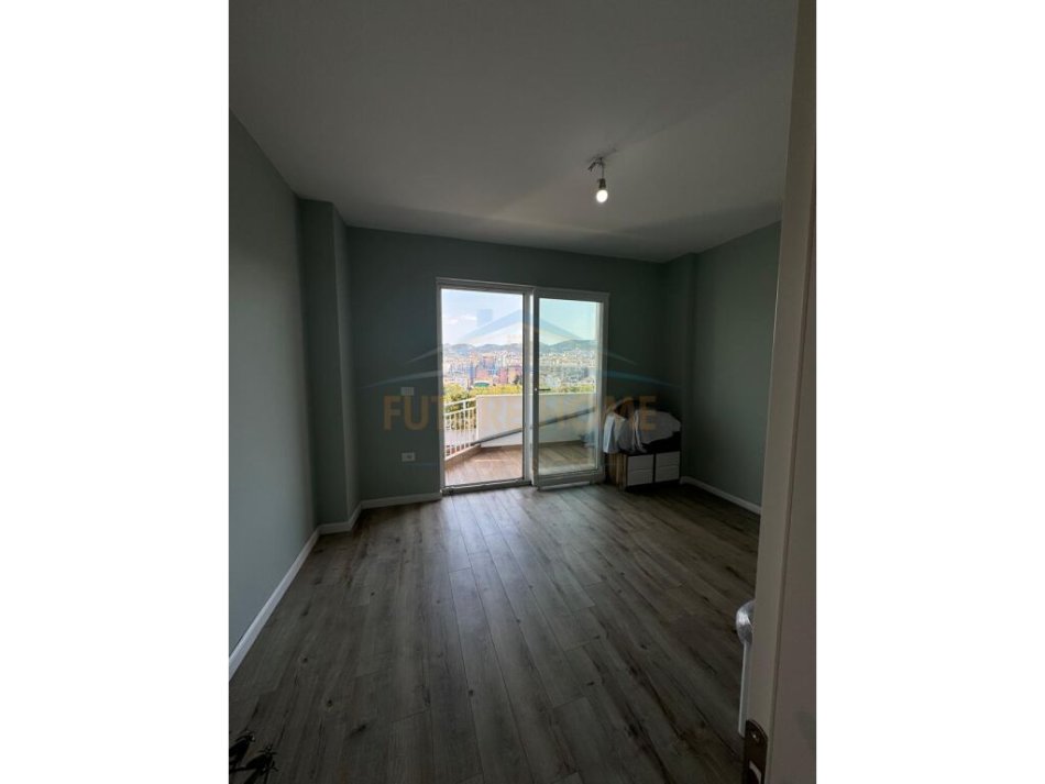 Tirane, jepet me qera apartament 2+1+Ballkon Kati 9, 93 m² 700 € (PARKU)