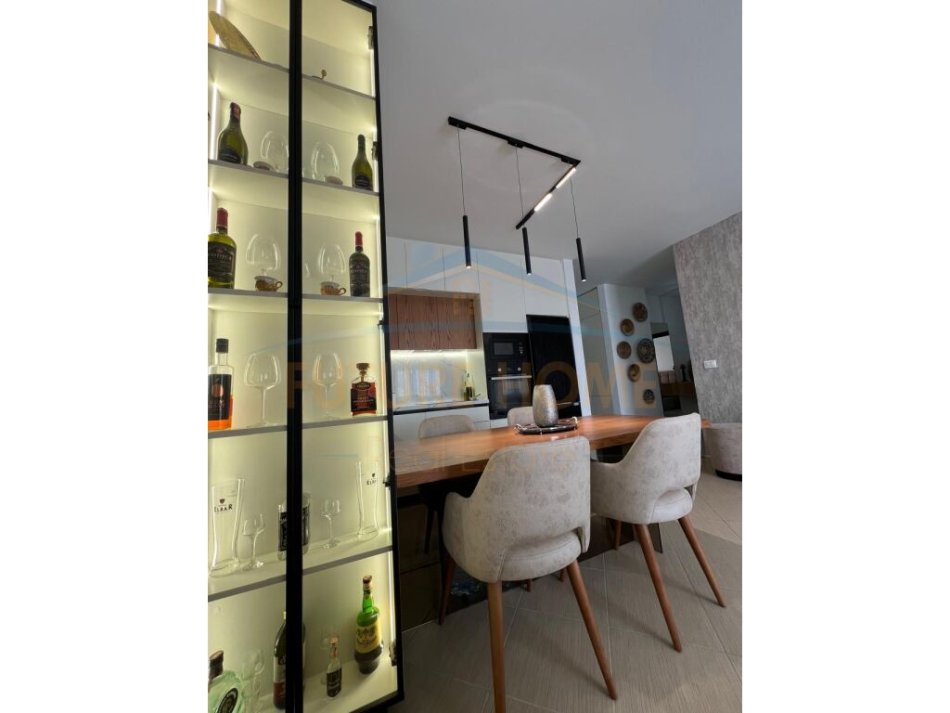 Tirane, shitet apartament 2+1+Aneks+Ballkon Kati 5, 118 m² 160.000 € 