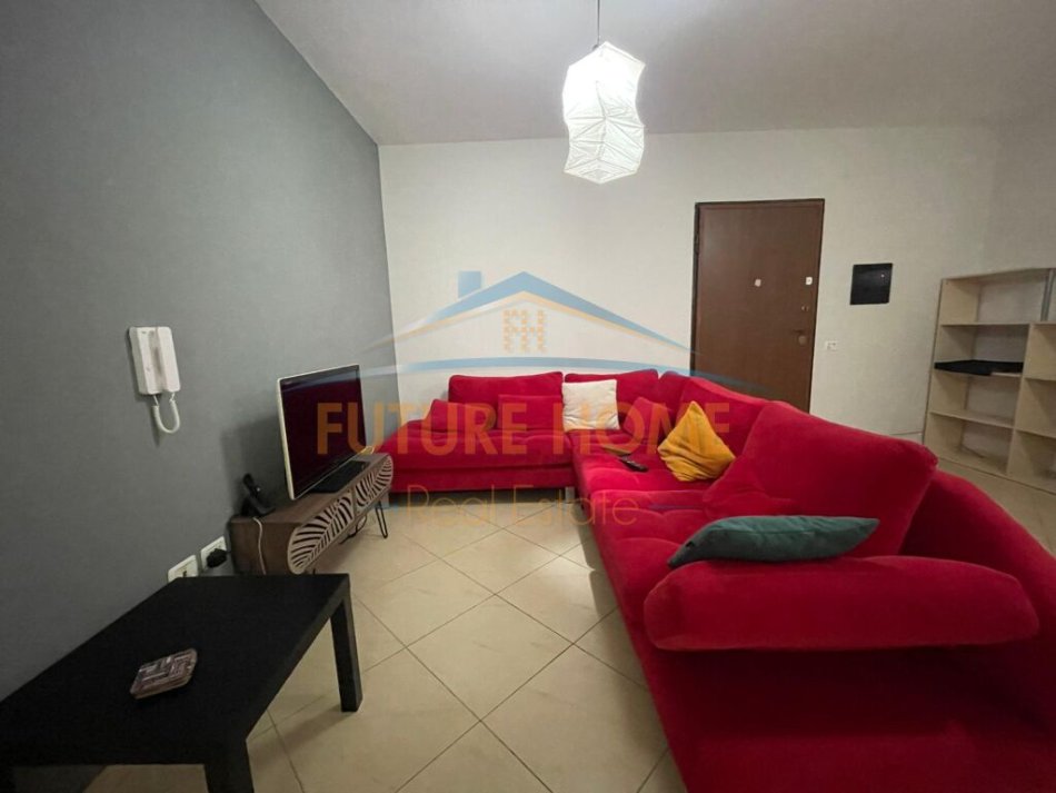 Tirane, jepet me qera apartament 2+1 Kati 3, 95 m² 550 € 