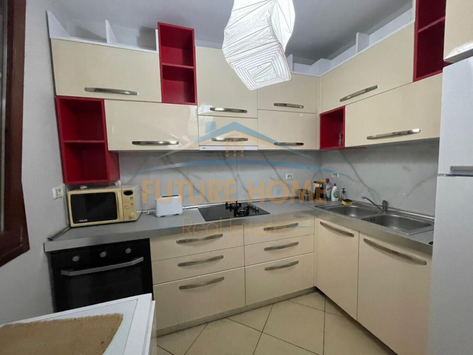 Tirane, jepet me qera apartament 2+1 Kati 3, 95 m² 550 € 