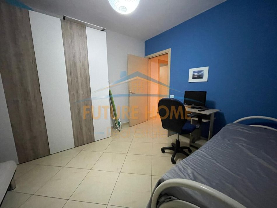 Tirane, jepet me qera apartament 2+1 Kati 3, 95 m² 550 € 